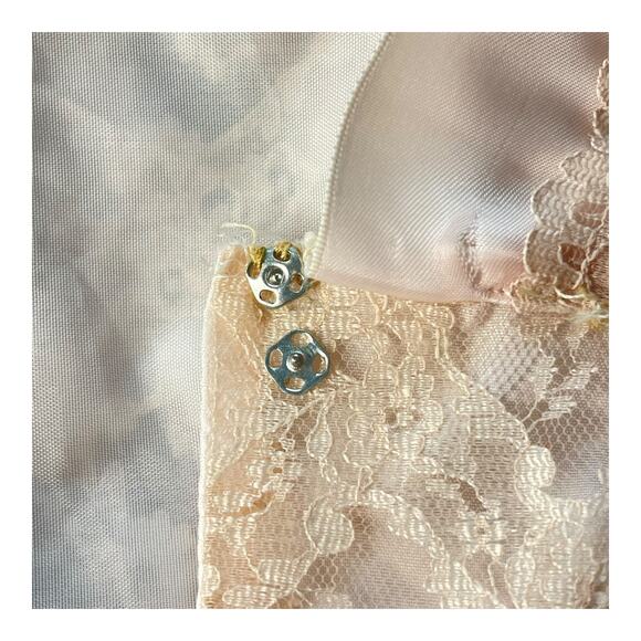 Vintage I. Magnin 2-Piece Peach Lace Peignoir Nightgown & Robe Set - Picture 7 of 15